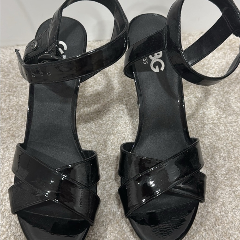 GBG Los Angeles Glossy Black Women's Sandals